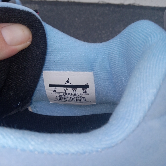 Air Jordan 4 Retro, University Blue - Picture 3 of 5